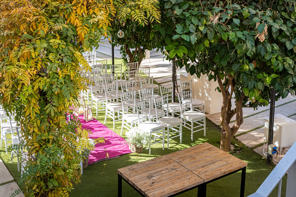 boda granada ceremonia civil de la o eventos Ceremonia civil de Boda en Granada De la O Eventos. Ambiente romántico con pérgola con vegetación.